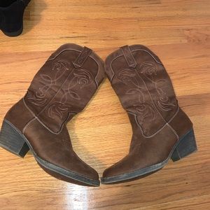 Womens cow girl boots size 6